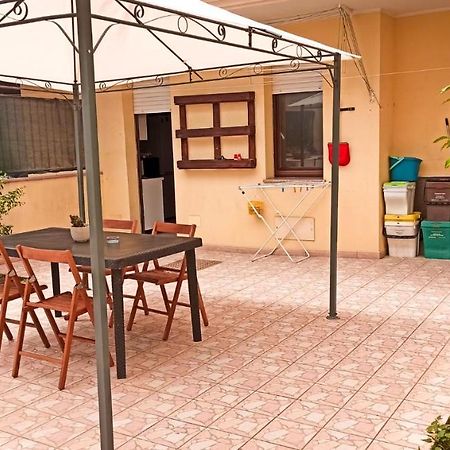 Domumontegrappa - Appartamento Indipendente Con Giardino - Sestu Bagian luar foto