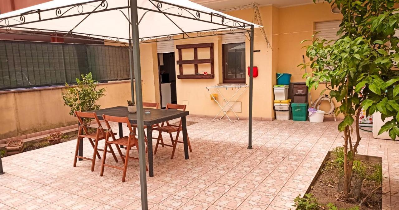 Domumontegrappa - Appartamento Indipendente Con Giardino - Sestu Bagian luar foto